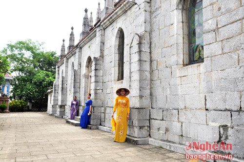 Nhà thờ đá đã trở thành điểm đến hấp dẫn khách du lịch trong tỉnh.