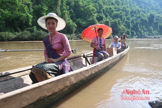 Người dân 2 nước vẫn thường xuyên sang thăm nhau như những anh em thân thiết
