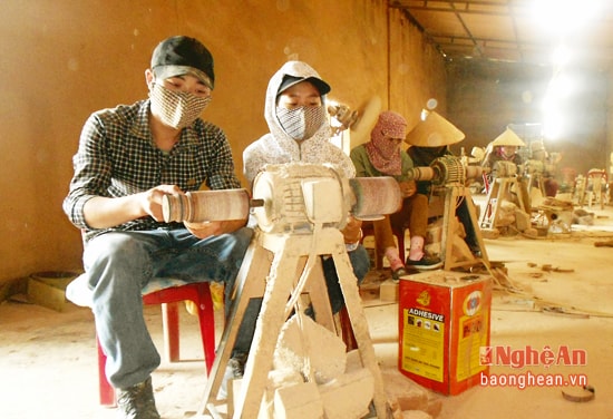Nghề mộc mỹ nghệ ở xã Nghi Lâm.