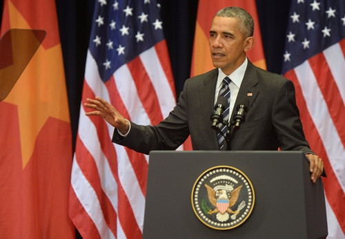 Tổng thống Mỹ Barack Obama phát biểu tại Trung tâm Hội nghị Quốc gia, Hà Nội, ngày 24/5. Ảnh: Reuters.