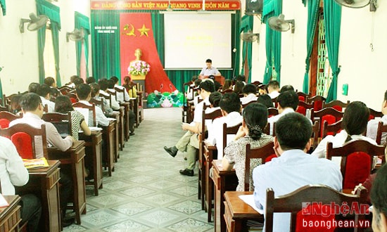 Toàn cảnh hội nghị.