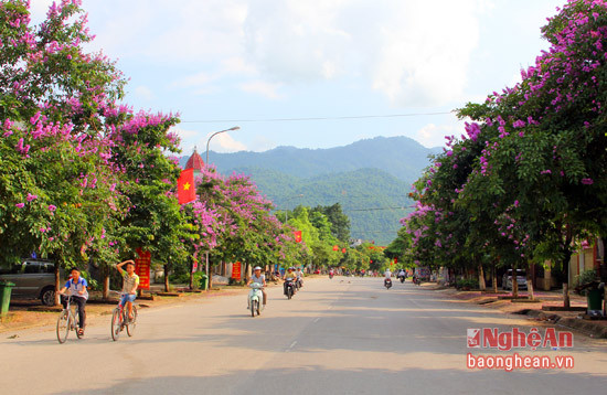 Thị trấn Kim Sơn (Quế Phong), dù lượng nhiệt không cao bằng những điểm khác, tuy nhiên, vào những ngày nắng nóng, nhiệt độ đo được ở ngoài trời cũng lên đến 40 – 42 độ C. Bạn nên ngồi dưới các bóng cây còn hơn là ngồi trước quạt điện.