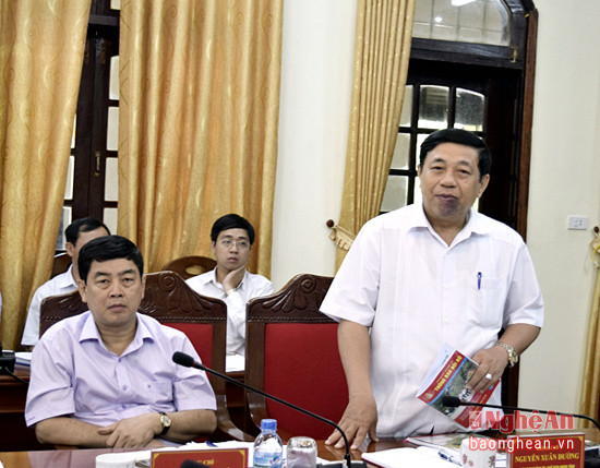 Đồng chí Nguyễn Xuân Đường- Chủ tịch UBND tỉnh góp ý nội dung của quy chế phối hợp.