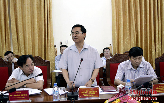 Đồng chí Nguyễn Hữu Lậm- Ủy viên BTV,Trưởng Ban Tổ chức Tỉnh ủy phát biểu về công tác chỉ đạo đại hội Đảng cấp trên cơ sở