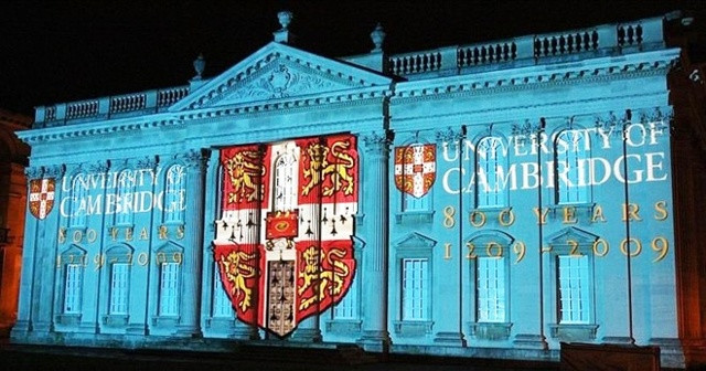 ĐH Cambridge sẽ đào tạo chương trình tiến sĩ ngành Kinh doanh với học phí cho 4 năm học lên đến 332.000 USD (hơn 7,4 tỷ đồng). Theo Business Insider , đây là tấm bằng đắt nhất trên thế giới. Dự kiến, chương trình sẽ có quy mô nhỏ, tính chọn lọc cao với nguồn lực đầu tư lớn.  