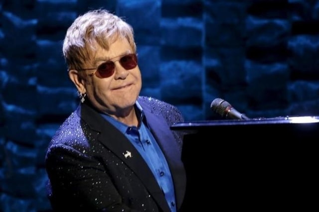 Danh ca Elton John trong một buổi biểu diễn hồi tháng 3 tại New York, Mỹ. Ảnh: Reuters.