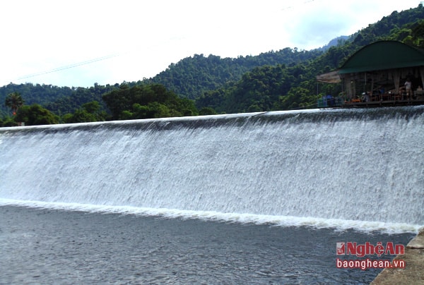 Đập Phà Lài những năm gần đây đã trở thành điểm du lịch sinh thái trên vùng Môn Sơn. 