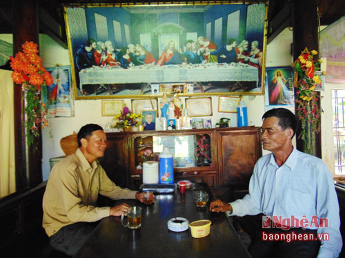 Cán bộ Nguyễn Văn Sơn thường xuyên gặp gỡ, trao đổi công việc với Hội đồng mục vụ giáo xứ Vĩnh Yên.