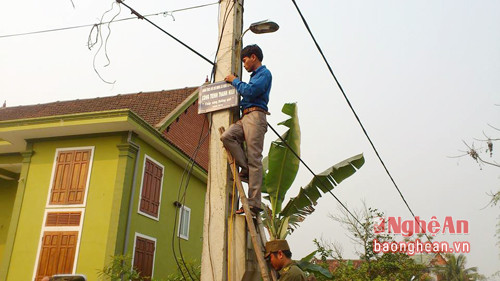 Công trình thắp sáng làng quê được nhân dân đồng tình hướng ứng.