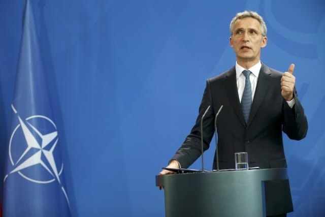 Tổng thư ký Jens Stoltenberg phát biểu tại cuộc họp báo với Thủ tướng Đức Angela Merkel diễn ra ngày 2/6 tại Berlin (Ảnh: Reuters)