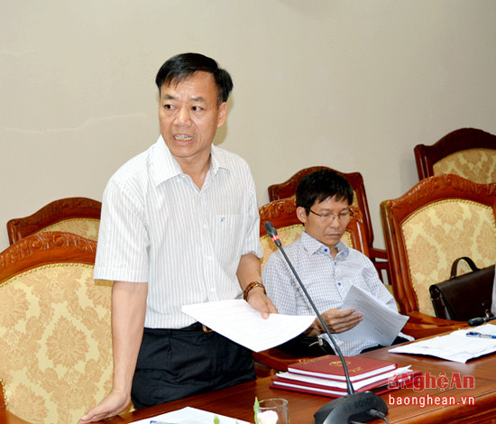 Đồng chí Trần Kim Lộc- Chánh Văn phòng HĐND tỉnh thông qua chương trình nội dung kỳ họp thứ nhất HĐND tỉnh khóa XVII, nhiệm kỳ 2016-2021.