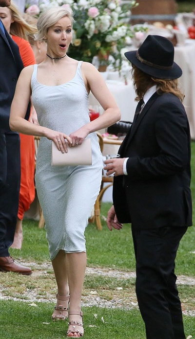 jennifer-lawrence-dien-mot-khong-noi-y-di-du-dam-cuoi-1