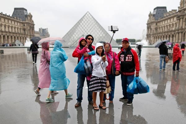 Bảo tàng Lourve đóng cửa khi nước sông Seine dâng cao kỷ lục.