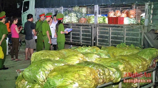 Lực lượng chức năng kiểm tra