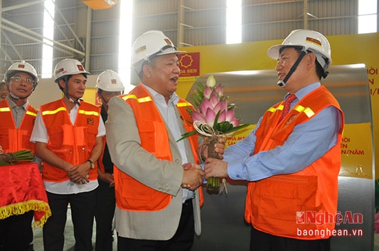 Chúc mừng lãnh đạo Tập đoàn Hoa Sen