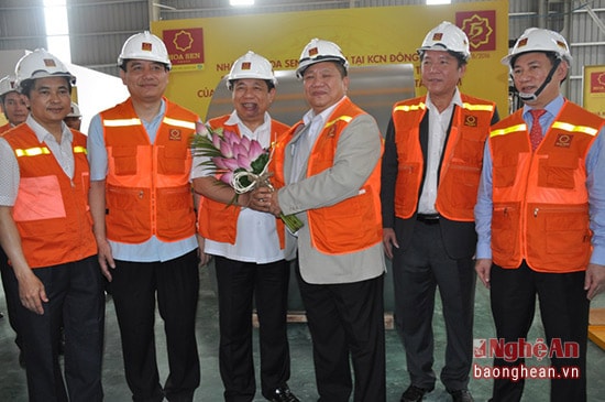 Lãnh đạo TƯ, Tỉnh chúc mừng Tập đoàn Hoa sen