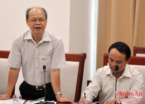 GS-TS Nguyễn Hoàng Trí- Chủ tịch UBQG Chương trình Con người và Sinh quyển Việt Nam khẳng định giá trị, vai trò quan trọng của Khu DTSQ miền Tây Nghệ An, đề nghị các thành viên BQL mở rộng giao lưu, học hỏi kinh nghiệm để phát huy tiềm năng, lợi thế, gắn việc bảo tồn với sinh kế, nâng cao thu nhập cho người dân địa phương.