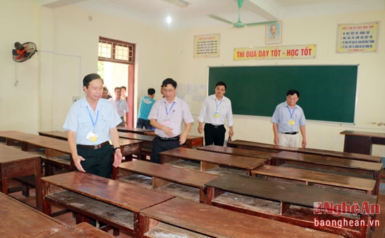 Đoàn thanh tra lưu động của Sở Giáo dục và Đào tạo kiểm tra công tác chuẩn bị thi ở trường THPT Quỳ Hợp 1