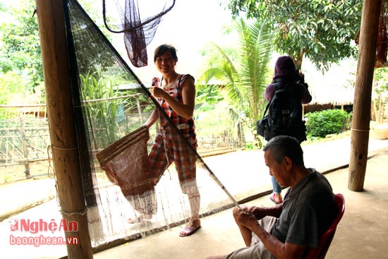 Cuộc sống gần các khe suối giúp cho đồng bào miền Tây Nghệ An có những