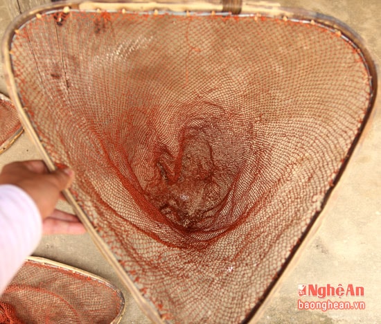 Đây là sản phẩm độc đáo của người Thái, hầu như nhà nào cũng phải có cho mình 1 chiếc vinh để dùng hàng ngày.