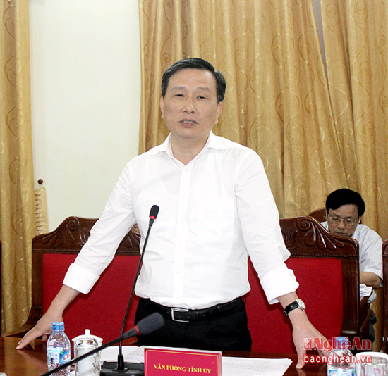 Đồng chí Lê Quang Huy- Phó Bí thư Tỉnh ủy phát biểu về vấn đề quản lý bàn giao đất lâm trường ở Quỳ Hợp.