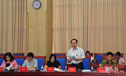 Đồng chí Nguyễn Văn Độ-Giám đốc Sở KH-ĐT báo cáo tình hình xây dựng cơ bản trên địa bàn tỉnh trong thời gian qua