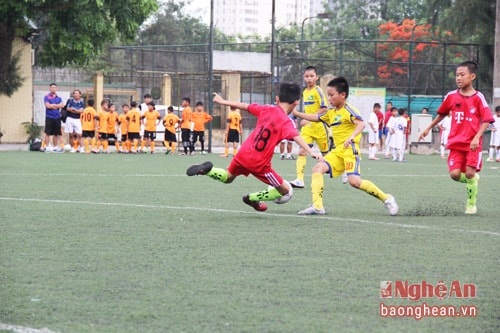 Trong ngày ra quân, các học trò của HLV Nguyễn Huy Hoàng đã sớm khẳng định sức mạnh của mình bằng chiến thắng không tưởng 9 – 0 trước các cầu thủ U.11 Quảng Ngãi.