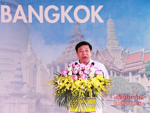 Đồng chí Nguyễn Xuân Đường - Phó Bí thư, Chủ tịch UBND tỉnh Nghệ An phát biểu chúc mừng lễ khai trương đường bay Vinh - Bangkok.