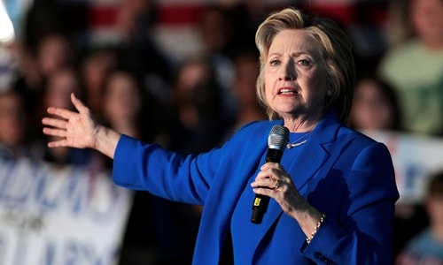 be-boi-email-co-the-khien-hillary-clinton-lao-dao