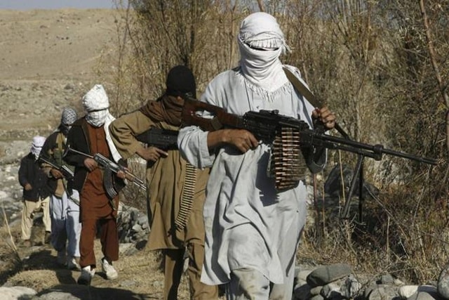 Taliban bị tình nghi tiến hành loạt tấn công đường cao tốc tại Afghanistan trong 2 ngày 7 và 8/6. Ảnh: Reuters.