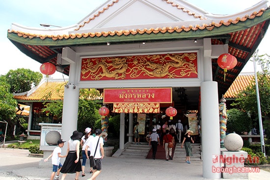 (Baonghean.vn) - Tham gia chuyến tour du lịch Vinh - Bangkok do Vietravel tổ chức, Du khách được trải nghiệm những điểm ẩm thực hết sức thú vị cùng với nhiều món ăn đặc sắc của người Thái.
