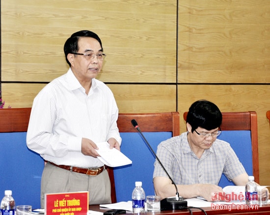 Đồng chí Lê Việt Trường- Phó Chủ nhiệm Ủy ban Quốc phòng và An ninh của Quốc hội chủ trì buổi làm việc.