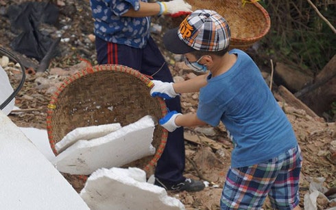 Tuổi nhỏ làm việc nhỏ.