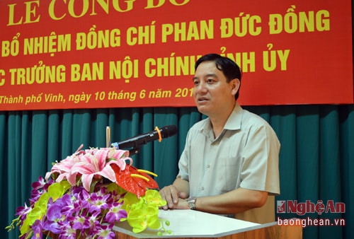 Đồng chí Nguyễn Đắc Vinh phát biểu tại buổi lễ. 