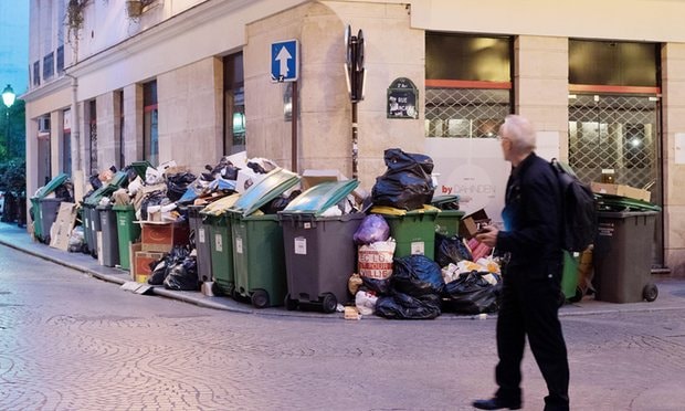 Những đống rác chưa được thu gom ở thủ đô Paris, Ảnh: SIPA.