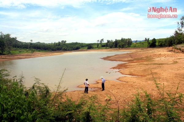 Đập Hồ (Bài Sơn, Đô Lương) là nơi cung cấp nước  cho hơn 30 ha đất sản xuất nông nghiệp cho 2 xóm Howng Sơn và Mỹ Sơn nay cạn trơ đáy