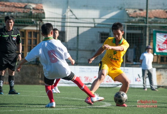 TN Quỳ Châu cũng đã có những cơ hội nhưng các chân sút của đội quá hiền.