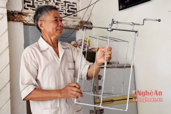 Guồng quay lấy mật được lắp đặt phía trong thùng quay, rất tiện lợi cho những người nuôi ong mỗi khi thu hoạch mật.