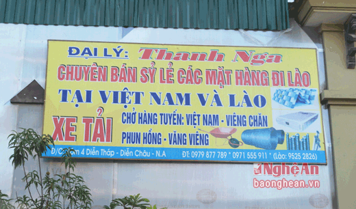 Trên trục chính liên xã Đô Thành - Diễn Tháp - Diễn Xuân, có rất nhiều những trung tâm vận tải hành khách, treo biển bảng quảng cáo.