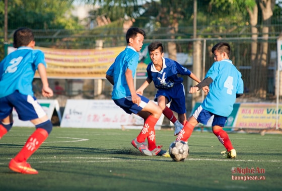 Tuy nhiên, đội TN Đô Lương tỏ ra căng cứng về mặt tâm lý nên không tổ chức tốt tấn công lẫn phòng thủ.