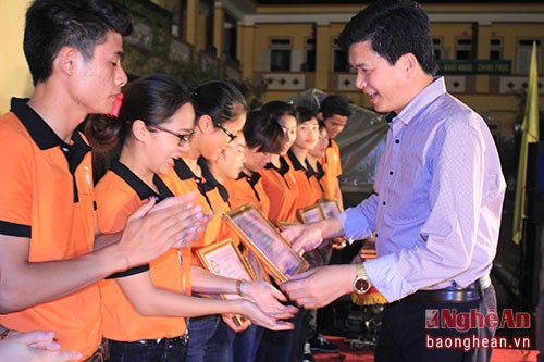 Đồng chí Nguyễn Đình Hùng- Bí thư Tỉnh đoàn phát biểu định hướng tại hội nghị.