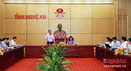Đồng chí Lê Minh Thông, Phó Chủ tịch UBND tỉnh phát biểu và cho ý kiến về công tác chuẩn bị thi tại Nghệ An