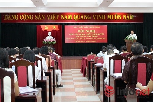 Toàn cảnh Hội nghị học tập, quán triệt Nghị quyết Đại hội XII của Đảng dành cho đối tượng lãnh đạo, quản lý các cơ quan báo chí, xuất bản các tỉnh, thành phố khu vực miền Trung – Tây Nguyên.