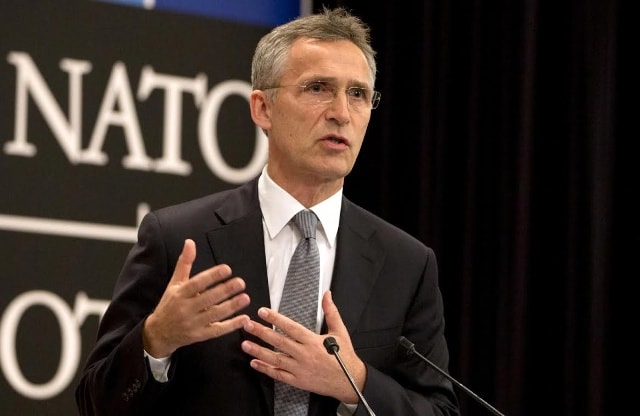 Tổng thư ký NATO - Jens Stoltenberg trả lời trong buổi họp báo tại Trụ sở của NATO ở Brussels, Bỉ ngày 13/6. Ảnh: AP.