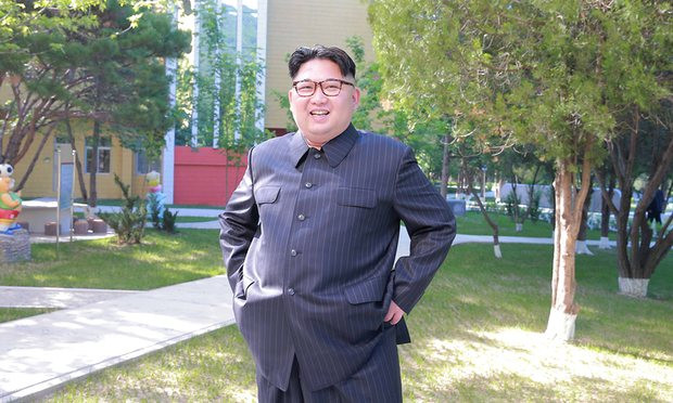 Chủ tịch Kim Jong-un trong chuyến thăm nhà nước đến ngôi trường Mangyongdae. Ảnh: KCNA