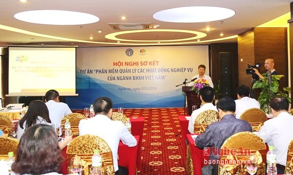 Hội nghị sơ kết triển khai phần mềm quản lý các hoạt động nghiệp vụ của ngành BHXH tổ chức tại Nghệ An, ngày 27/5/2016.