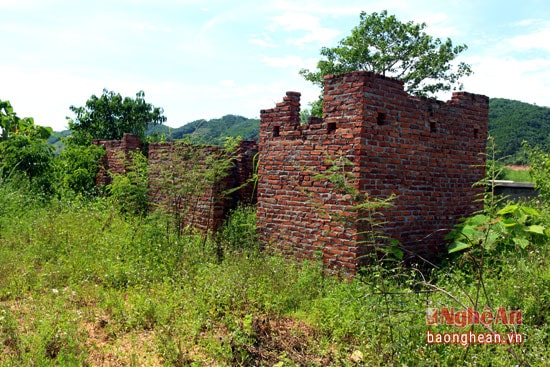 Dãy phòng xây chưa được hoàn thiện.