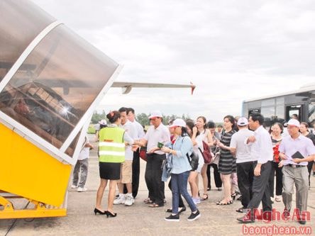 Chuyến bay đầu tiên khai trương đường bay thẳng Vinh - Bangkok vào ngày 8/6 vừa qua. Ảnh: Cảnh Nam