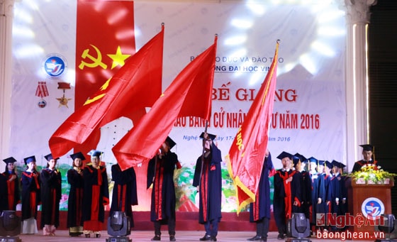 Lễ tuyên thệ của sinh viên năm cuối