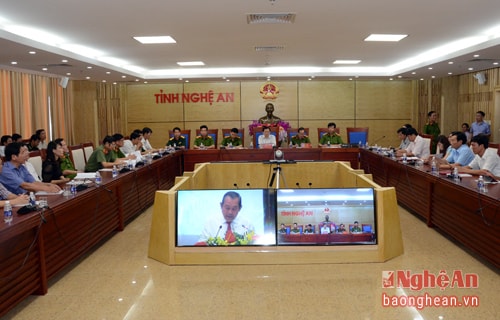 Điểm cầu Nghệ An tham gia hội nghị trực tuyến.